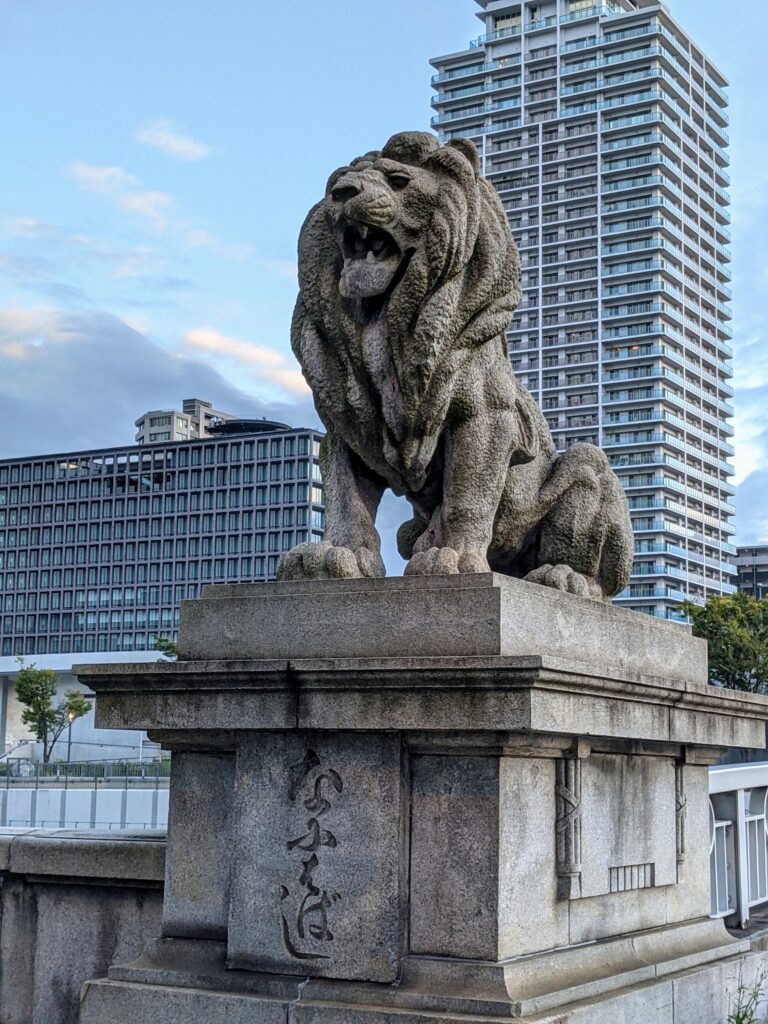 The Lion of Naniwa Bridge (Photo Taken in September 2021)