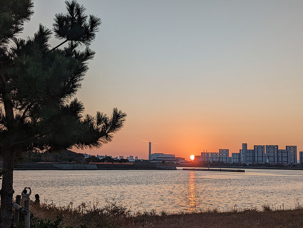 西宮大橋から見る夕陽