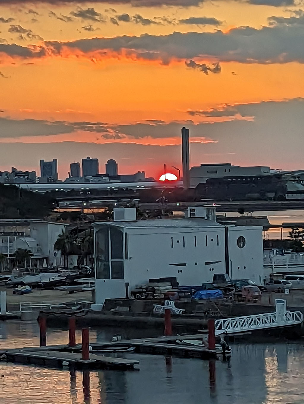 西宮大橋から見た夕陽